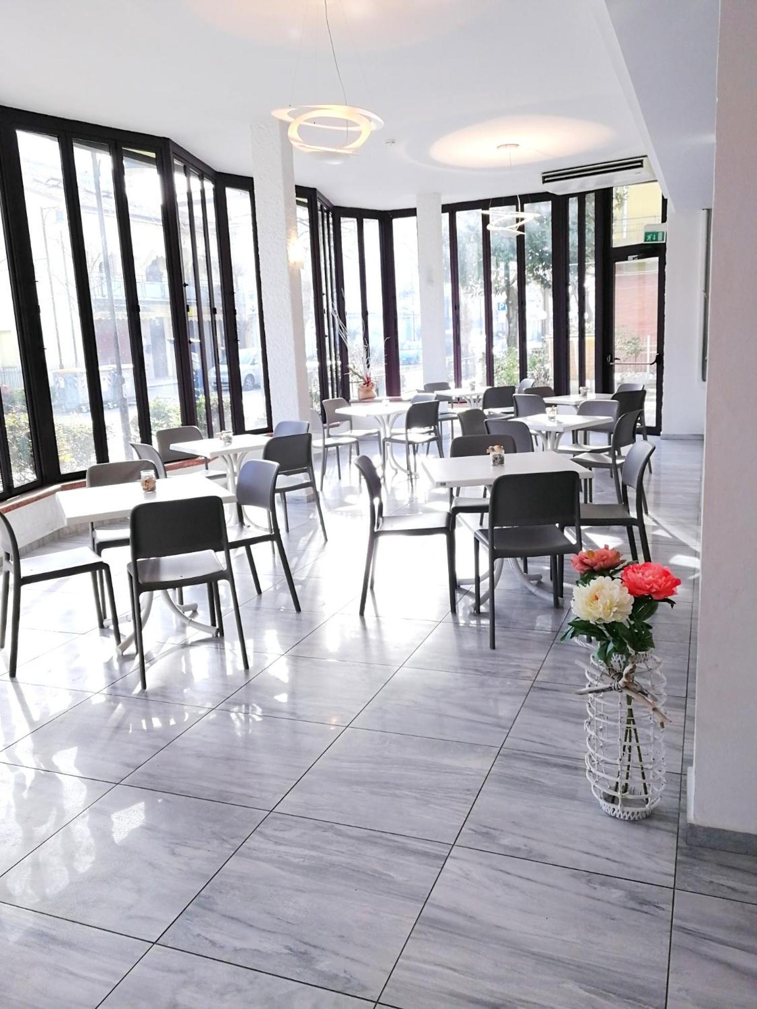 Hotel Atmosfere Beach Cesenatico Exteriör bild